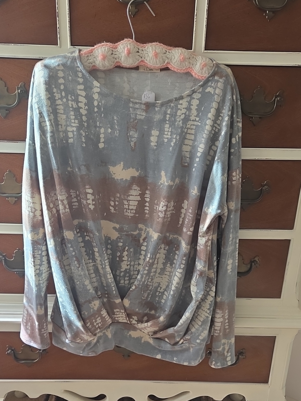 Women’s Long Sleeve Twist-Hem Top in Dusty Blue and Taupe